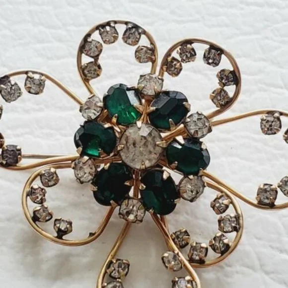 Vintage Harper 1/20 12k Gold Filled Emerald Green Baguette Brooch Pendant - Picture 2 of 8